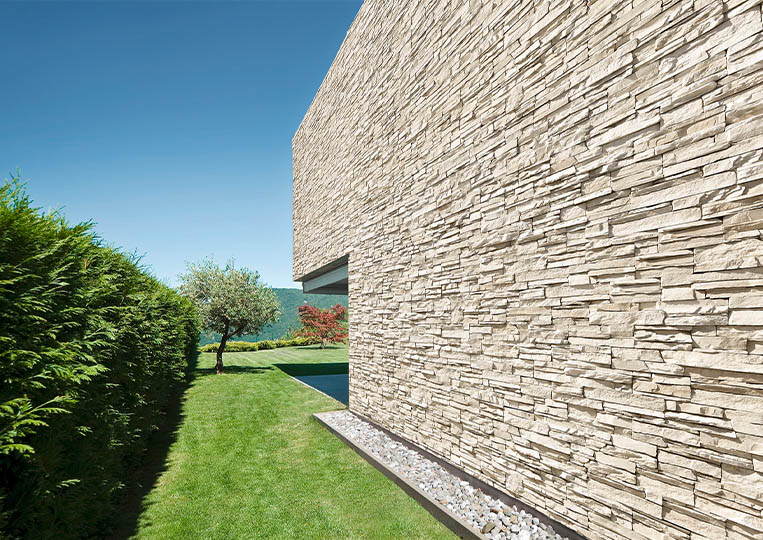 grand mur extérieur en pierre de parement acl siena clair