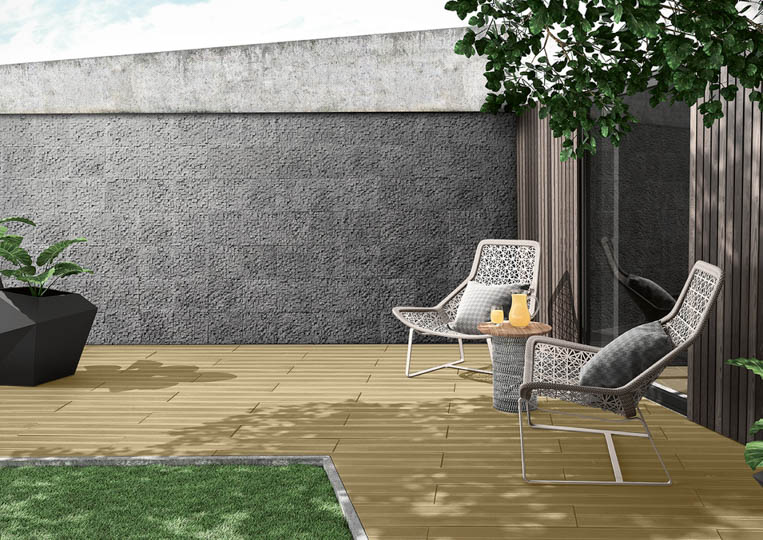 Terasse extérieure de jardin avec un sol imitation bois couleur sable acl madeira deck striped