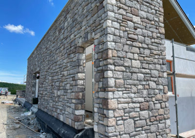 Mur de pierres reconstituées au Luxembourg